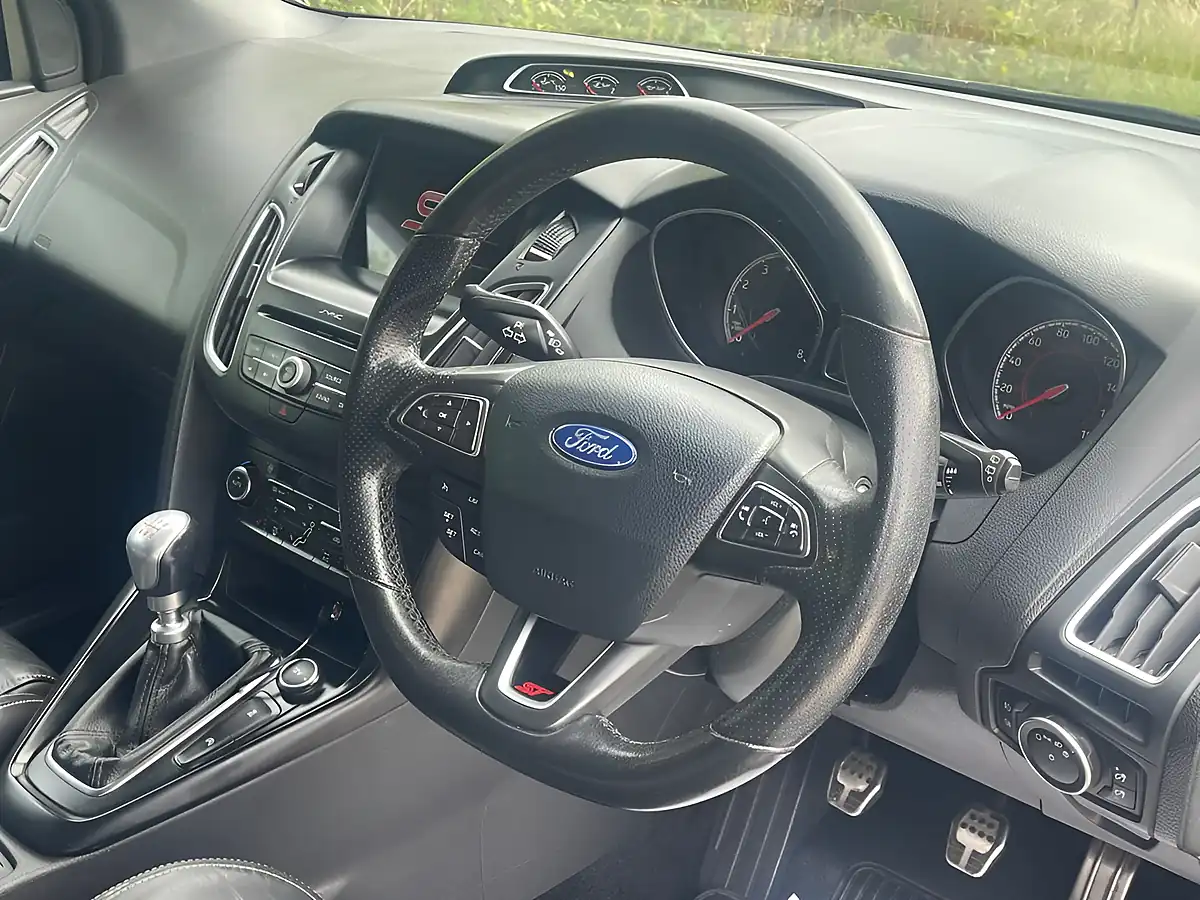 Used 2017 Ford Focus ST-3 Grey - Interior and Exterior details 5