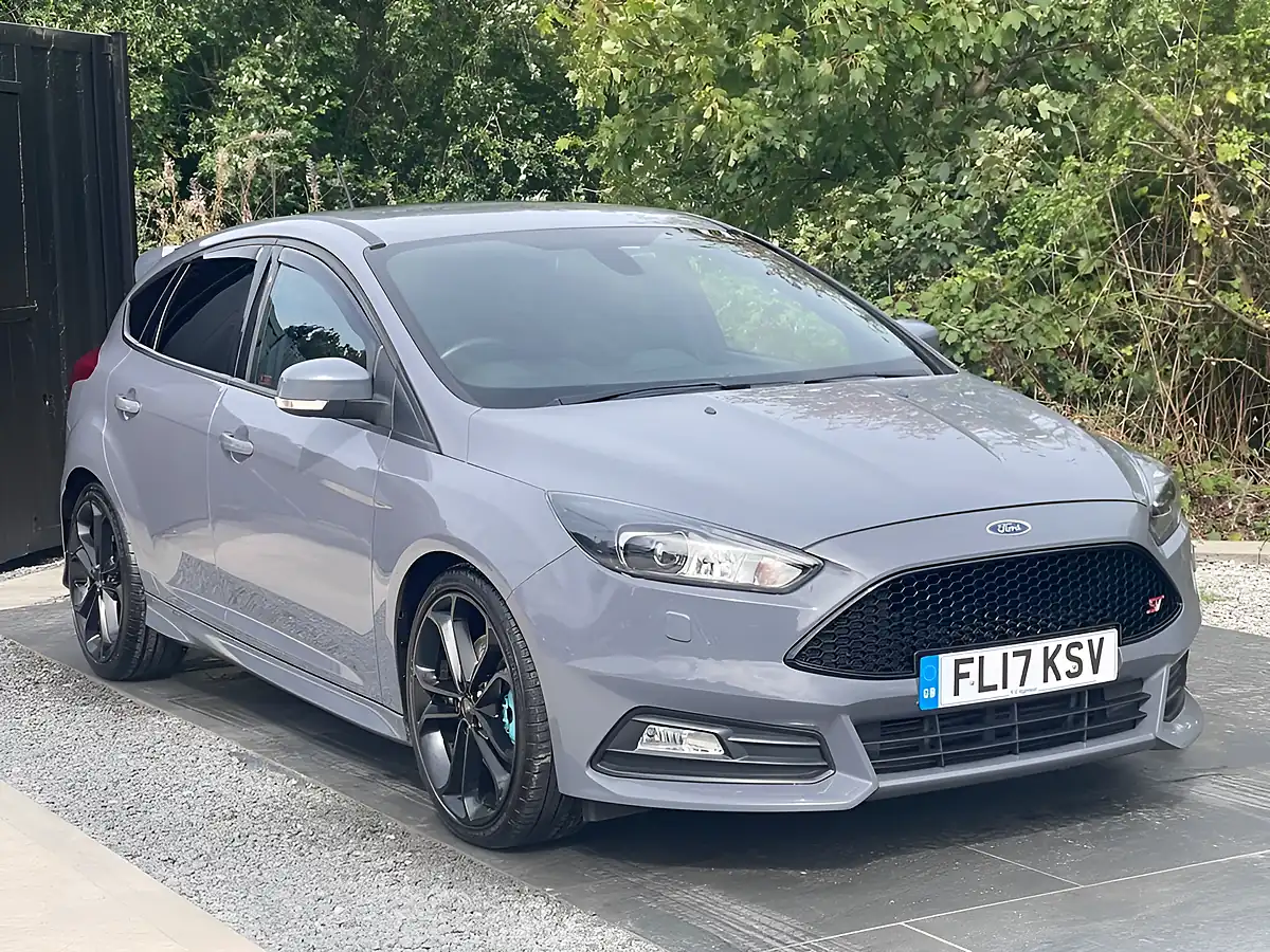 Used 2017 Ford Focus ST-3 Grey - Interior and Exterior details 8