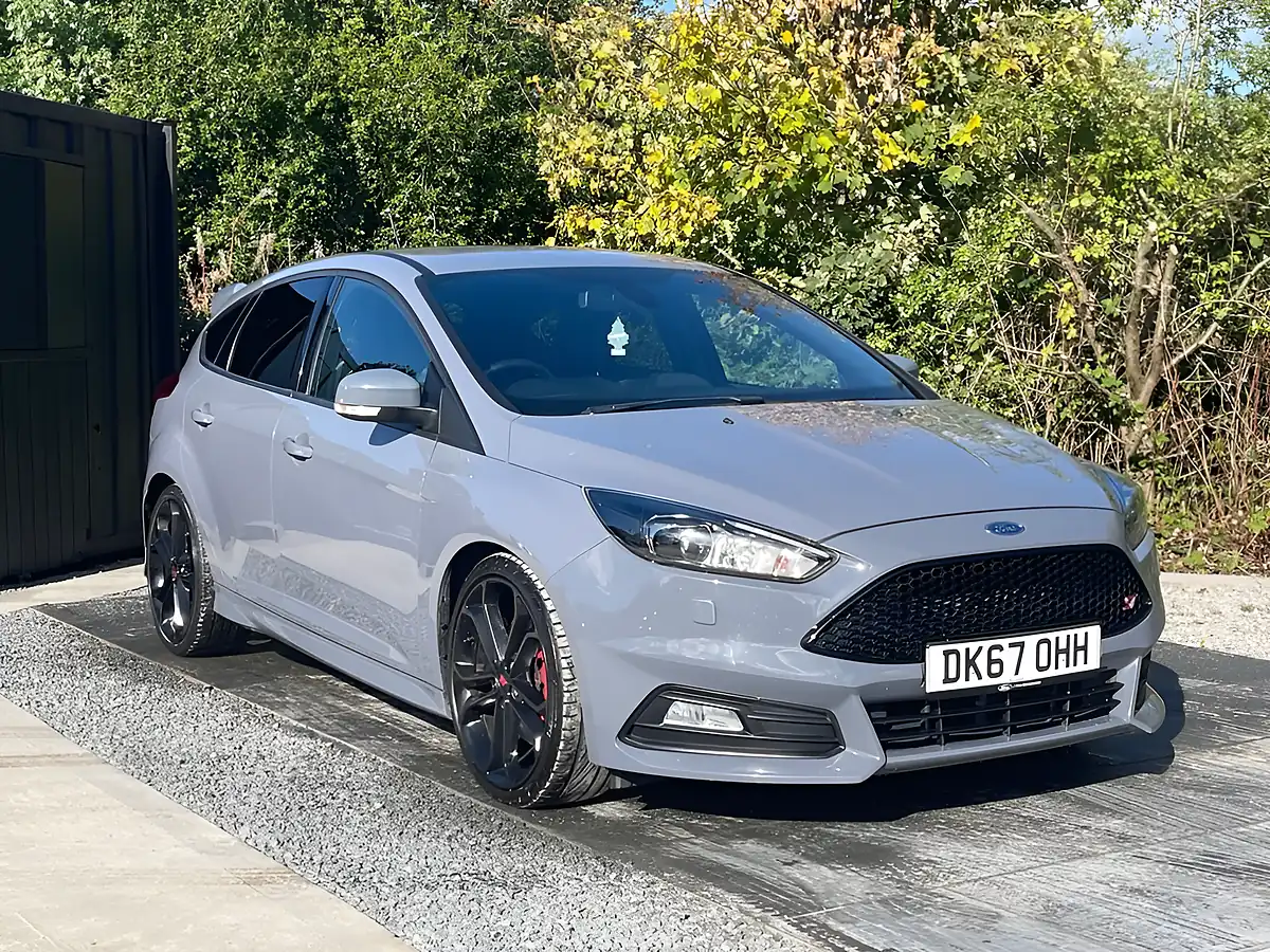 Used 2017 Ford Focus ST-3 Grey - Interior and Exterior details 7