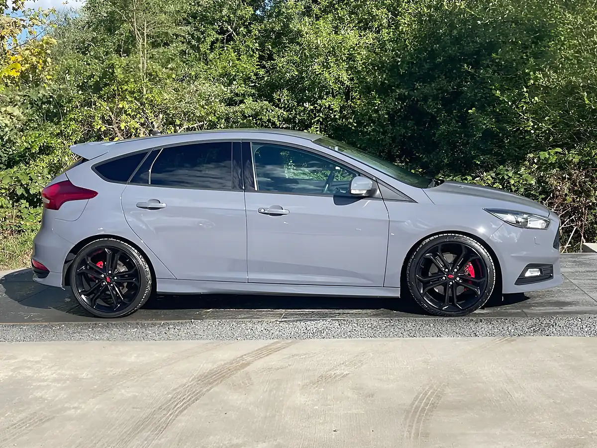 Used 2017 Ford Focus ST-3 Grey - Interior and Exterior details 8