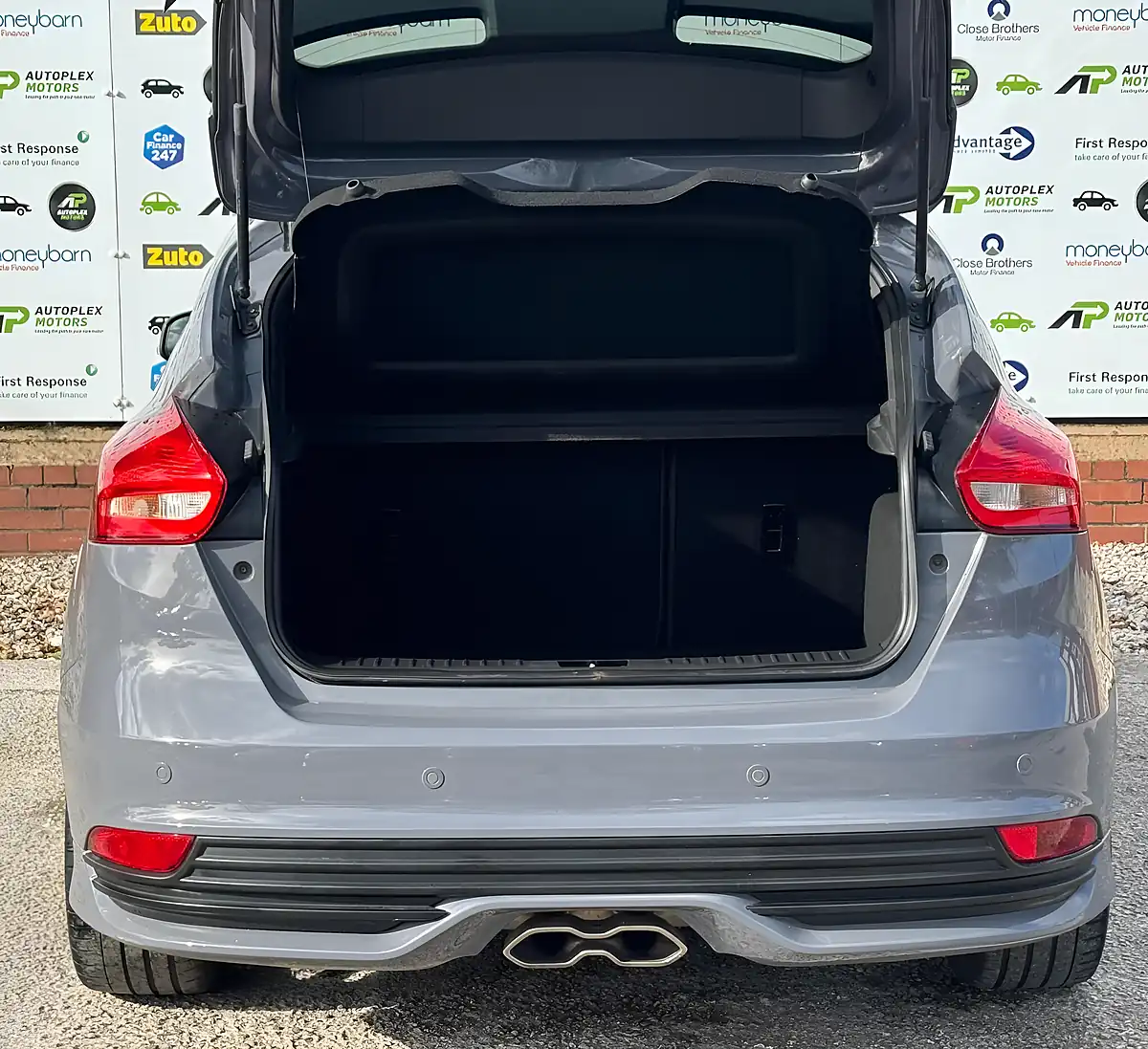 Used 2017 Ford Focus ST-3 Grey - Interior and Exterior details 10