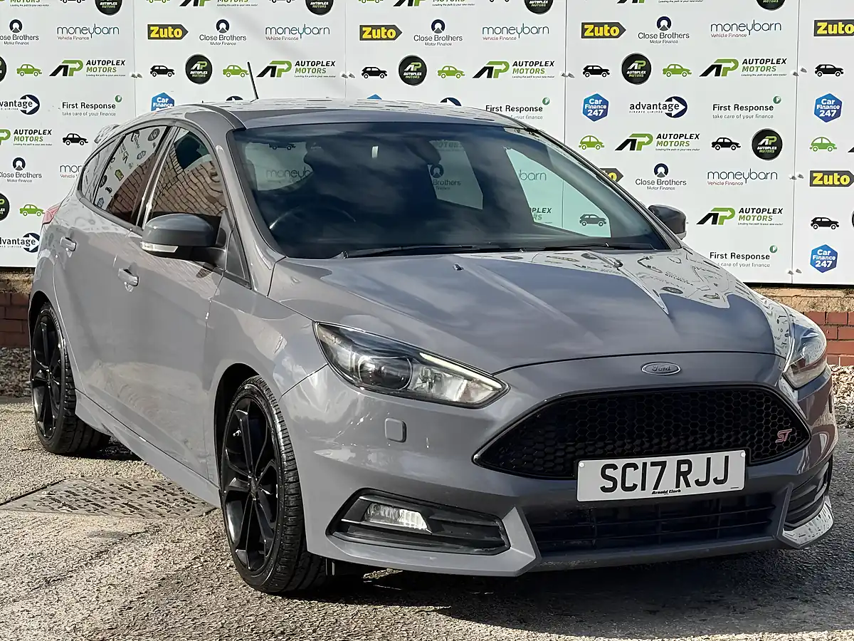 Used 2017 Ford Focus ST-3 Grey - Interior and Exterior details 2