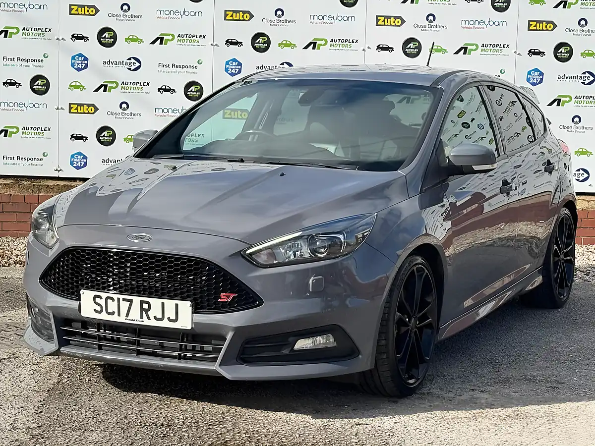 Used 2017 Ford Focus ST-3 Grey - Interior and Exterior details 3
