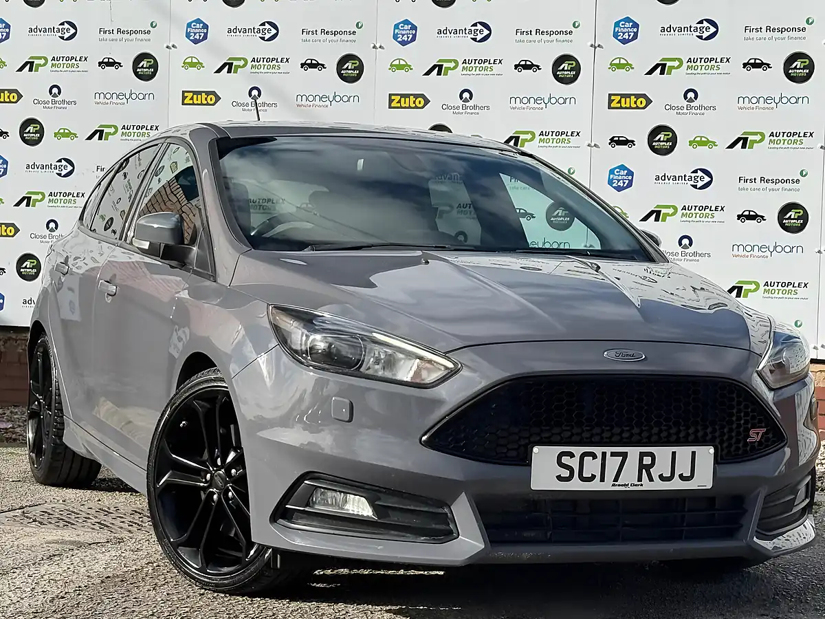 Used 2017 Ford Focus ST-3 Grey - Interior and Exterior details 5