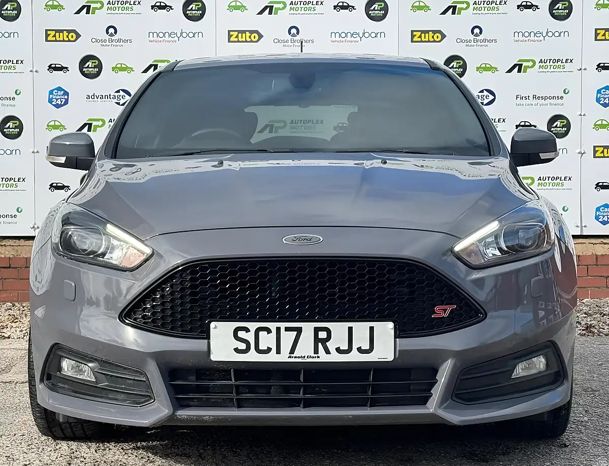 Used 2017 Ford Focus ST-3 Grey - Interior and Exterior details 6
