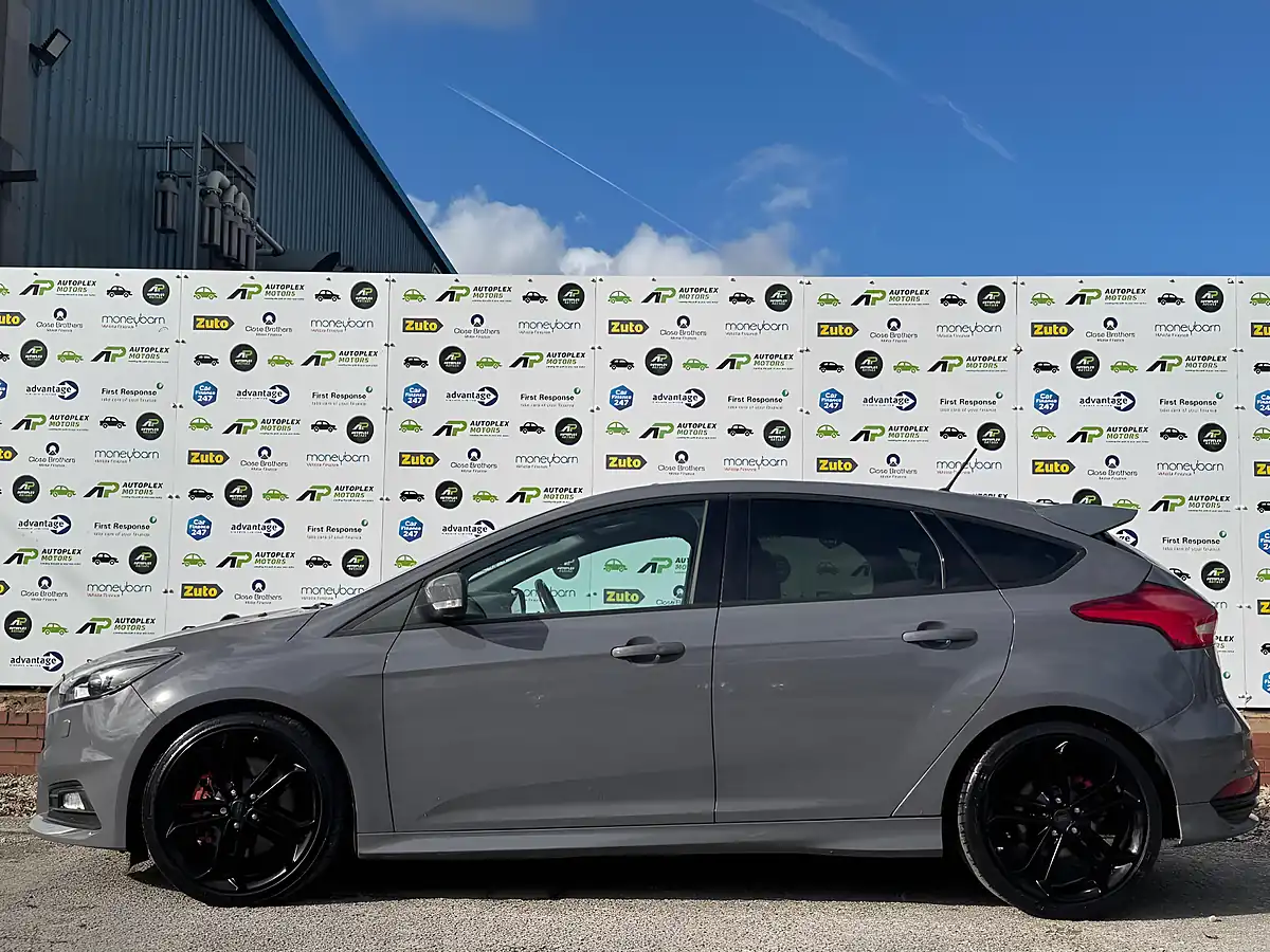 Used 2017 Ford Focus ST-3 Grey - Interior and Exterior details 7