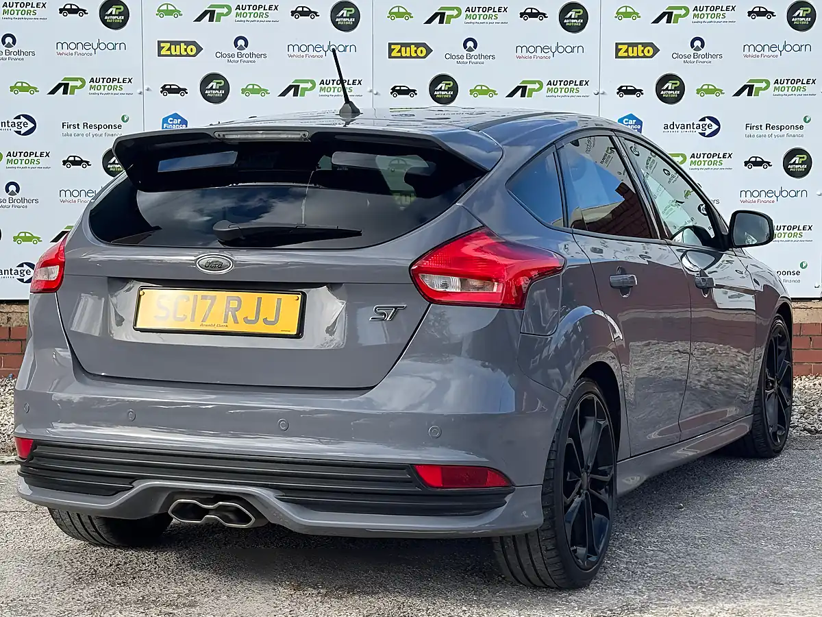 Used 2017 Ford Focus ST-3 Grey - Interior and Exterior details 9