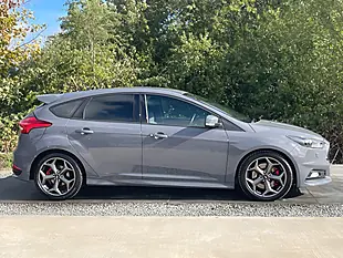 Used 2017 Ford Focus ST-3 Grey - Interior and Exterior details 3
