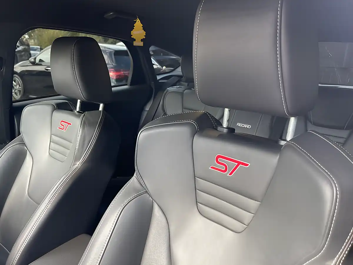 Used 2017 Ford Focus ST-3 Grey - Interior and Exterior details 9