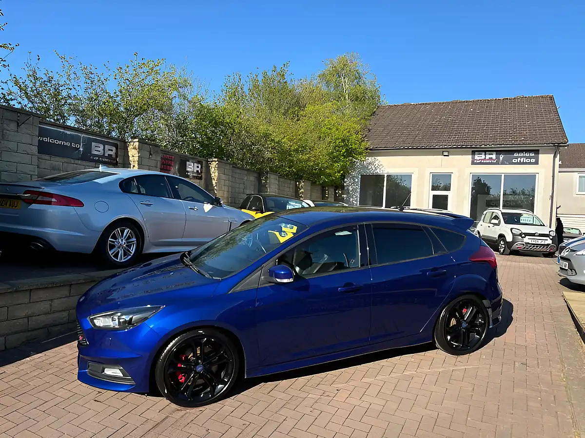 Used 2017 Ford Focus ST-3 Performance Blue - Interior and Exterior details 6