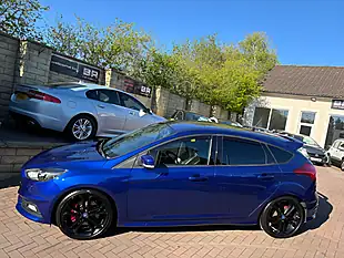 Used 2017 Ford Focus ST-3 Performance Blue - Interior and Exterior details 7
