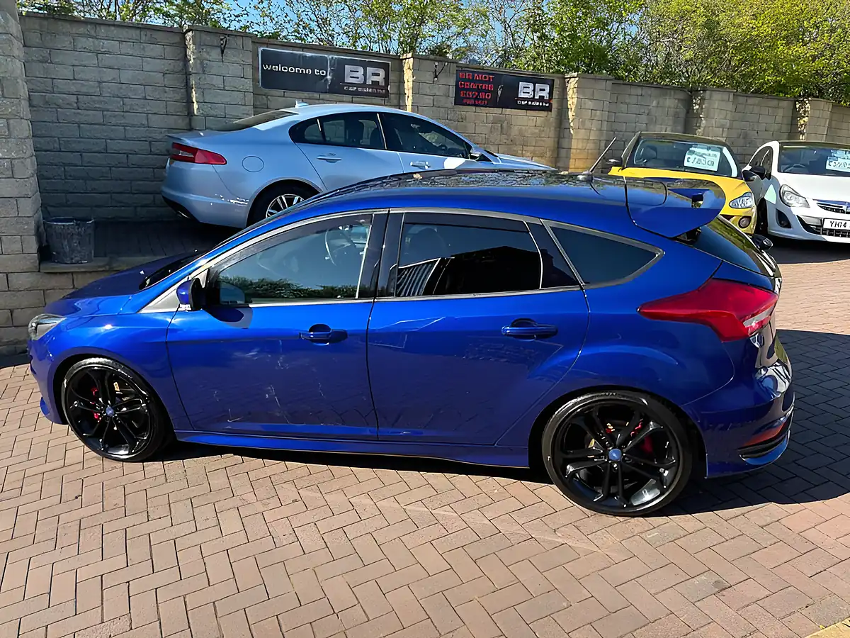 Used 2017 Ford Focus ST-3 Performance Blue - Interior and Exterior details 8