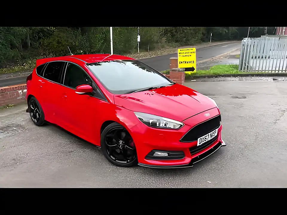 Used 2017 Ford Focus ST-3 Race Red - Interior and Exterior details 20