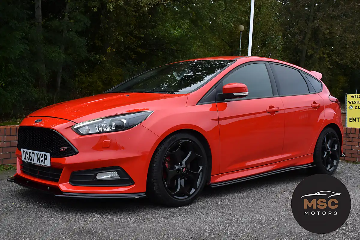Used 2017 Ford Focus ST-3 Race Red - Interior and Exterior details 8