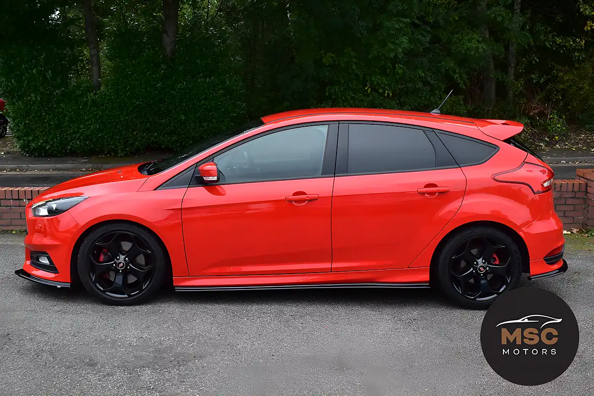 Used 2017 Ford Focus ST-3 Race Red - Interior and Exterior details 9