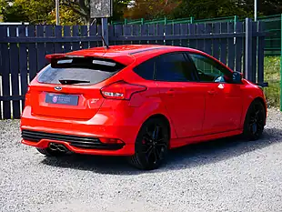 Used 2017 Ford Focus ST-3 Race Red - Interior and Exterior details 11