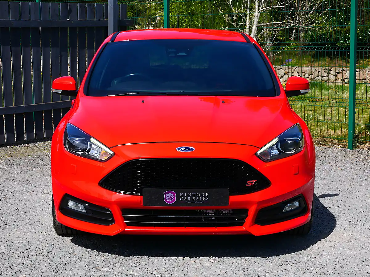 Used 2017 Ford Focus ST-3 Race Red - Interior and Exterior details 4