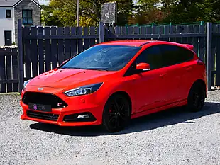 Used 2017 Ford Focus ST-3 Race Red - Interior and Exterior details 5