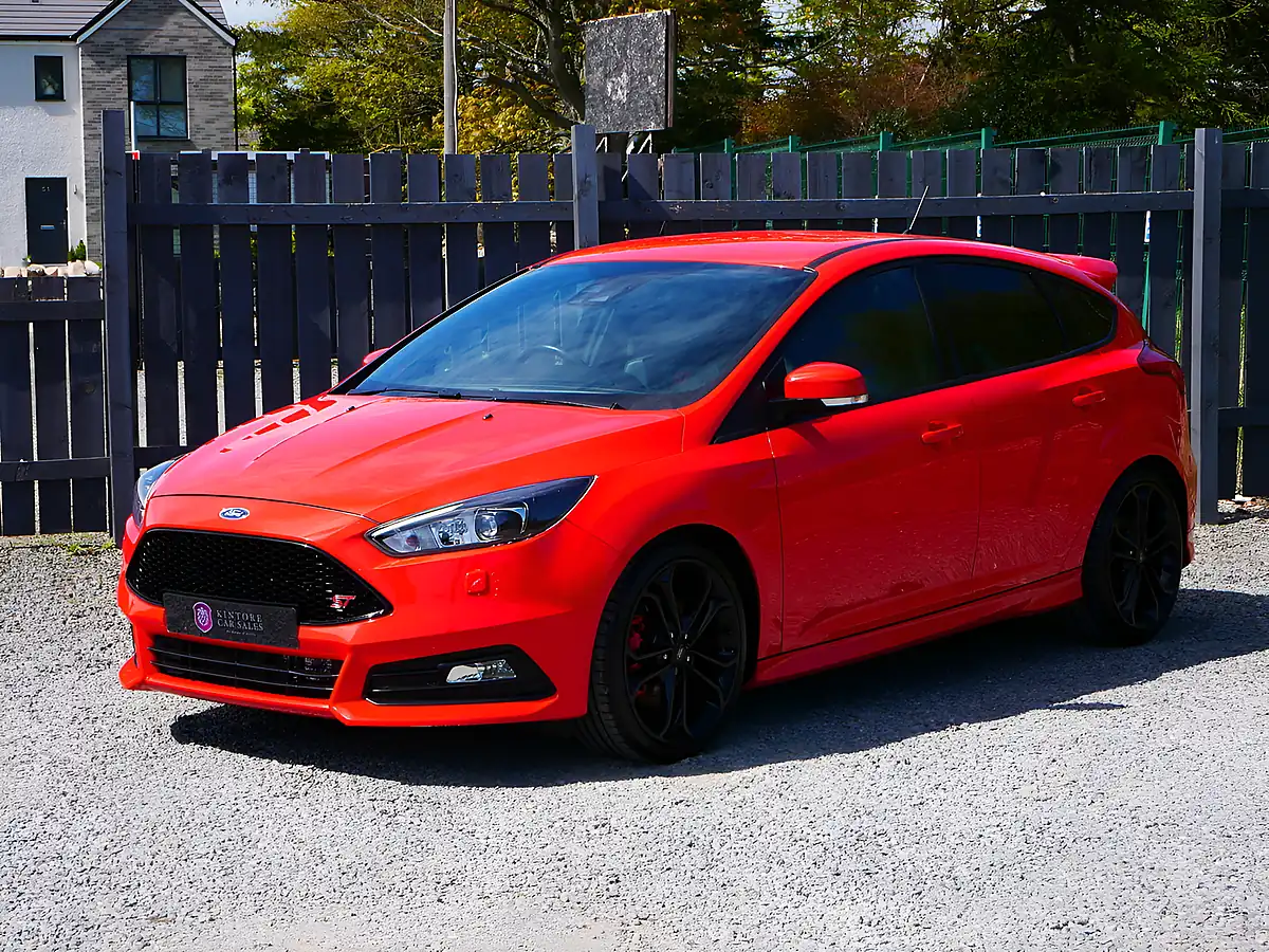 Used 2017 Ford Focus ST-3 Race Red - Interior and Exterior details 5