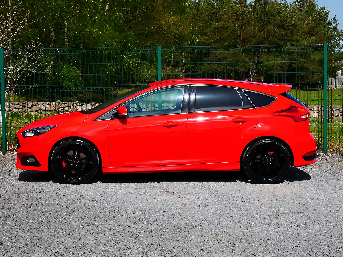 Used 2017 Ford Focus ST-3 Race Red - Interior and Exterior details 7