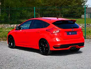 Used 2017 Ford Focus ST-3 Race Red - Interior and Exterior details 9