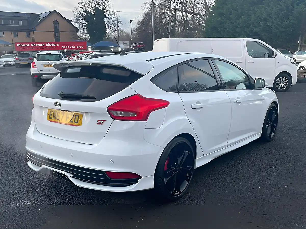 Used 2017 Ford Focus ST-3 White - Interior and Exterior details 7