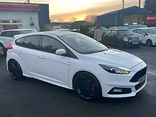 Used 2017 Ford Focus ST-3 White - Interior and Exterior details 9