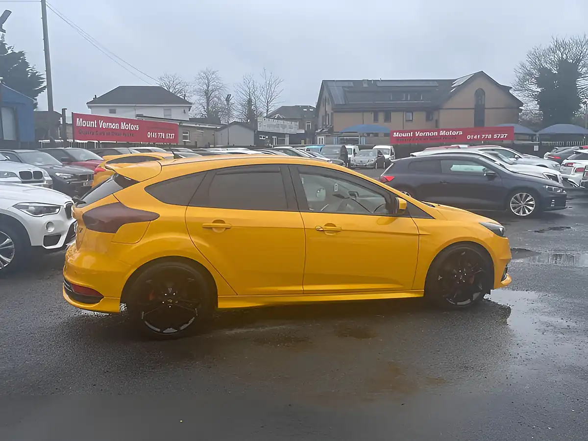 Used 2017 Ford Focus ST-3 Yellow - Interior and Exterior details 10
