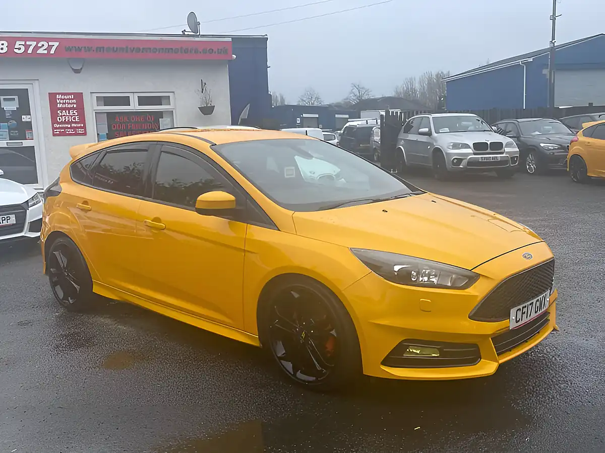 Used 2017 Ford Focus ST-3 Yellow - Interior and Exterior details 11
