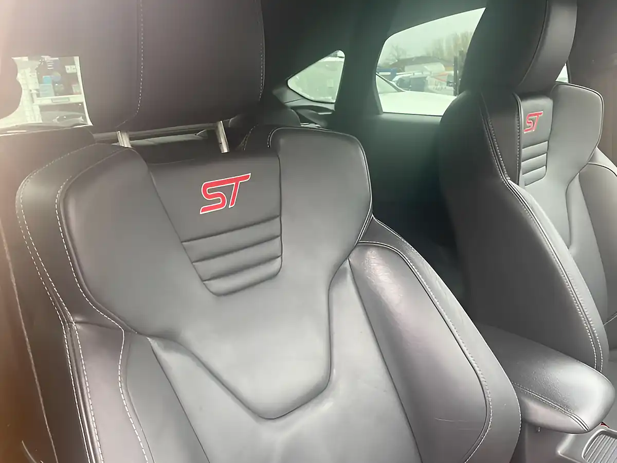 Used 2017 Ford Focus ST-3 Yellow - Interior and Exterior details 17