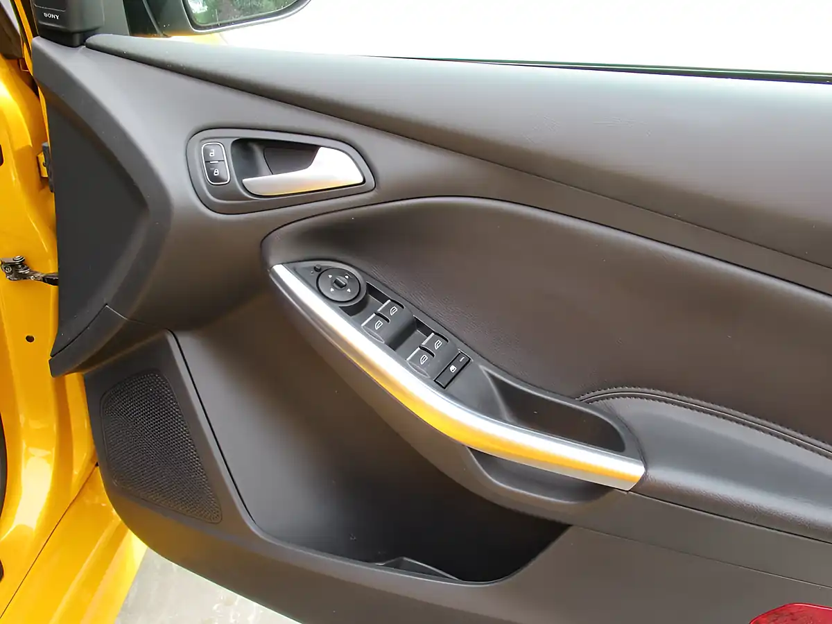 Used 2017 Ford Focus ST-3 Yellow - Interior and Exterior details 14