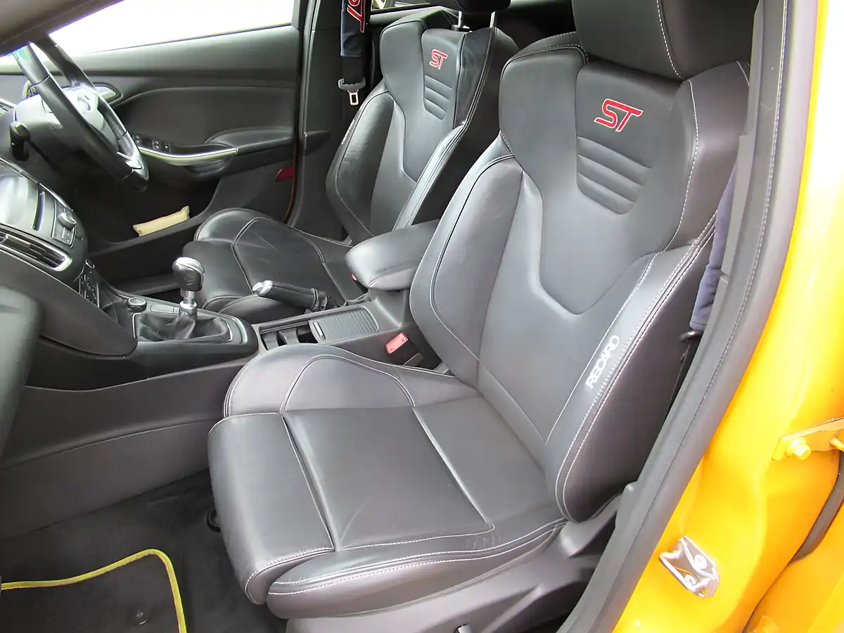 Used 2017 Ford Focus ST-3 Yellow - Interior and Exterior details 17