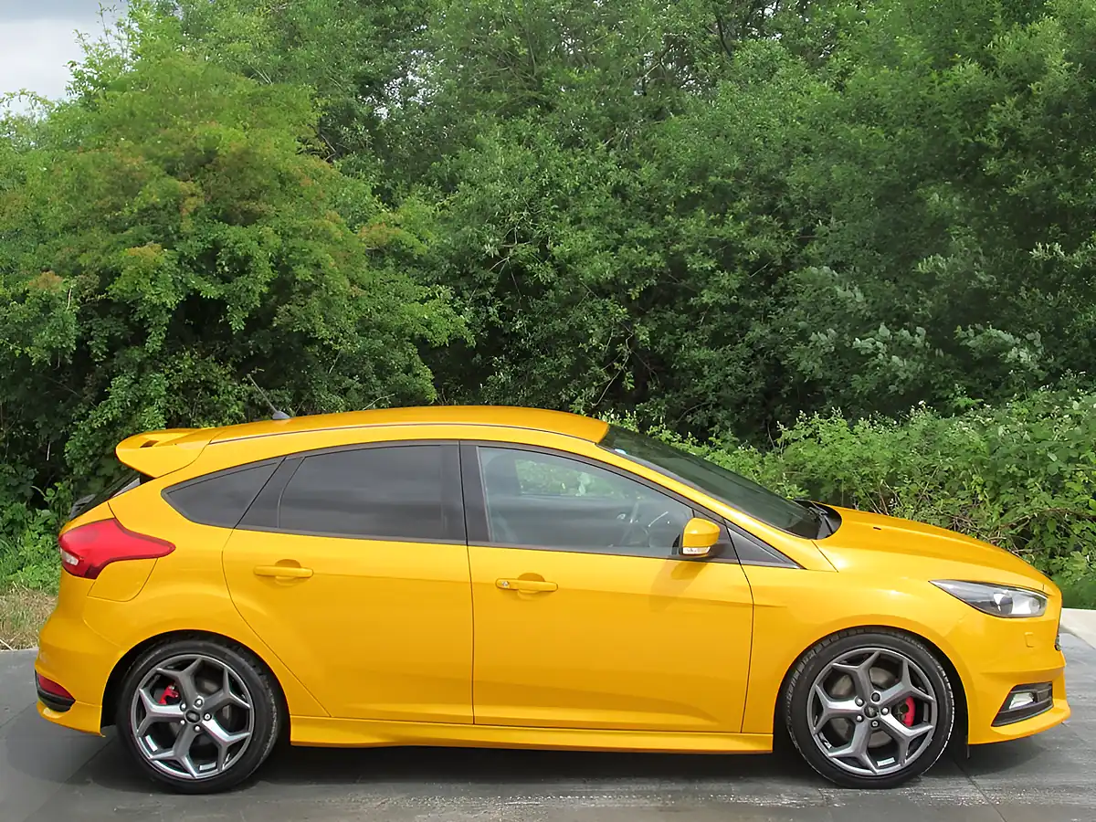Used 2017 Ford Focus ST-3 Yellow - Interior and Exterior details 3