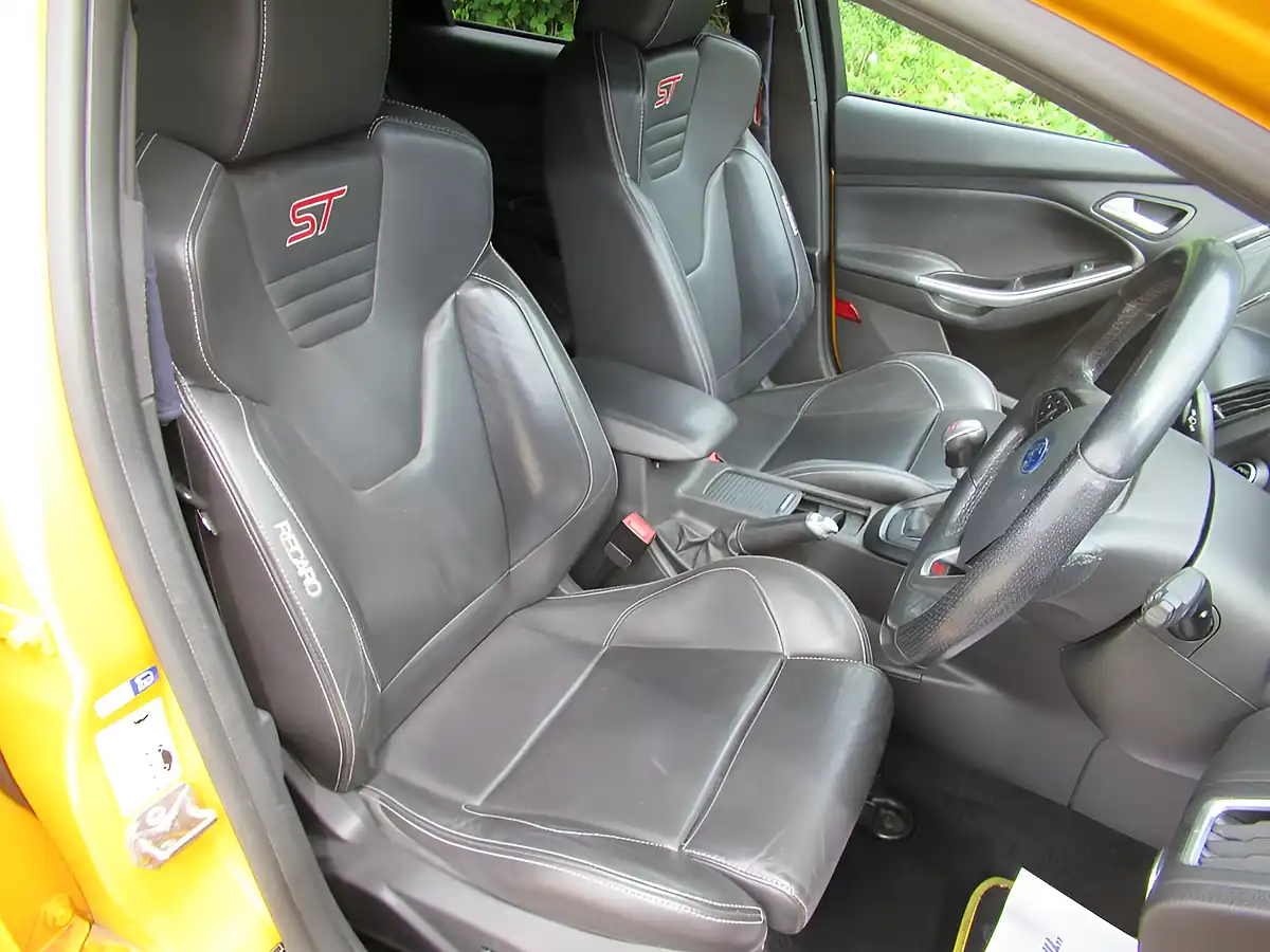 Used 2017 Ford Focus ST-3 Yellow - Interior and Exterior details 6
