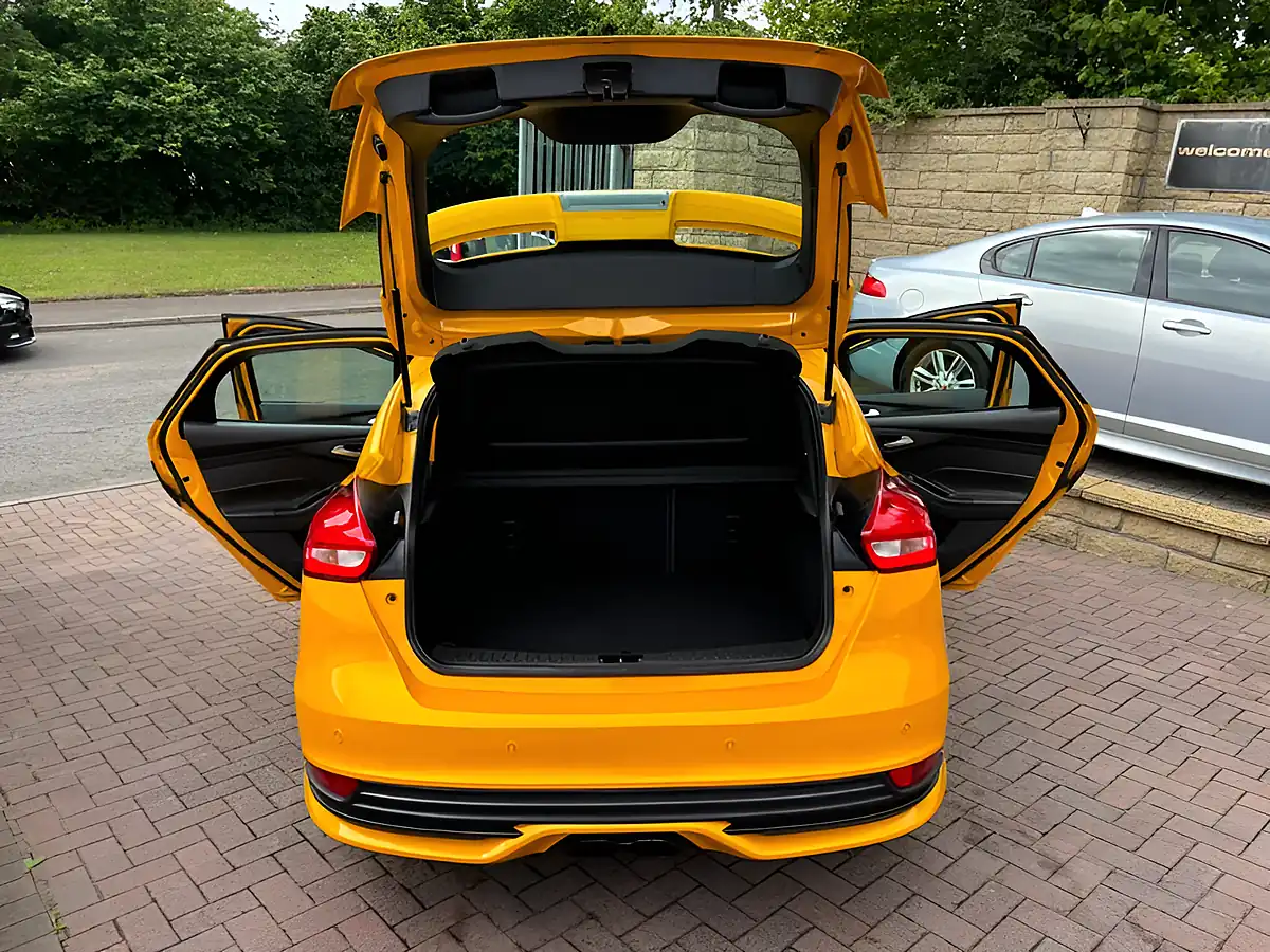 Used 2017 Ford Focus ST-3 Yellow - Interior and Exterior details 19