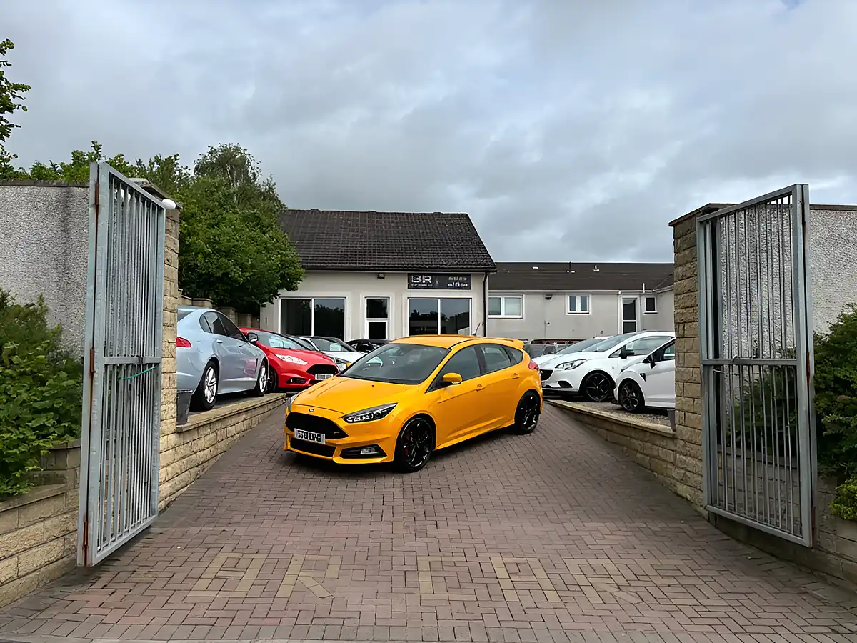 Used 2017 Ford Focus ST-3 Yellow - Interior and Exterior details 3