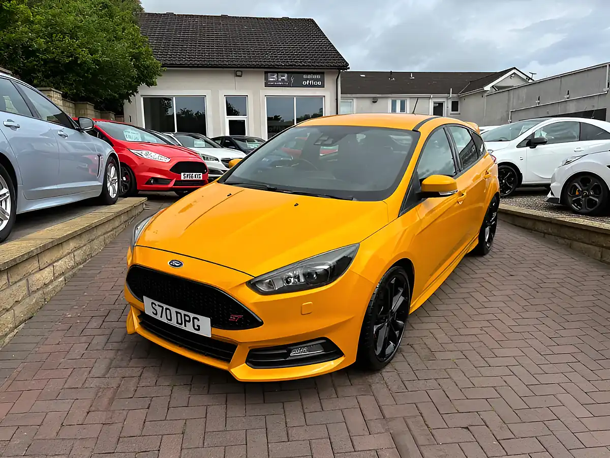 Used 2017 Ford Focus ST-3 Yellow - Interior and Exterior details 4