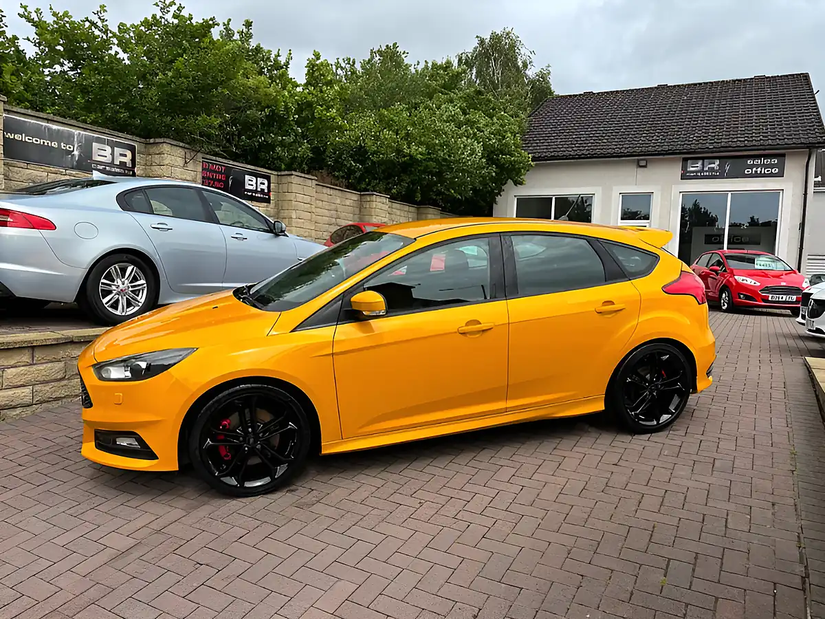 Used 2017 Ford Focus ST-3 Yellow - Interior and Exterior details 5