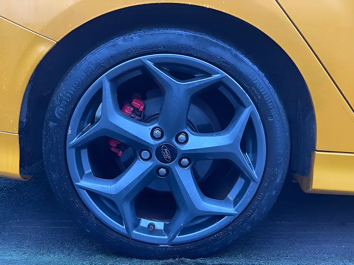 Used 2017 Ford Focus ST-3 Yellow - Interior and Exterior details 10
