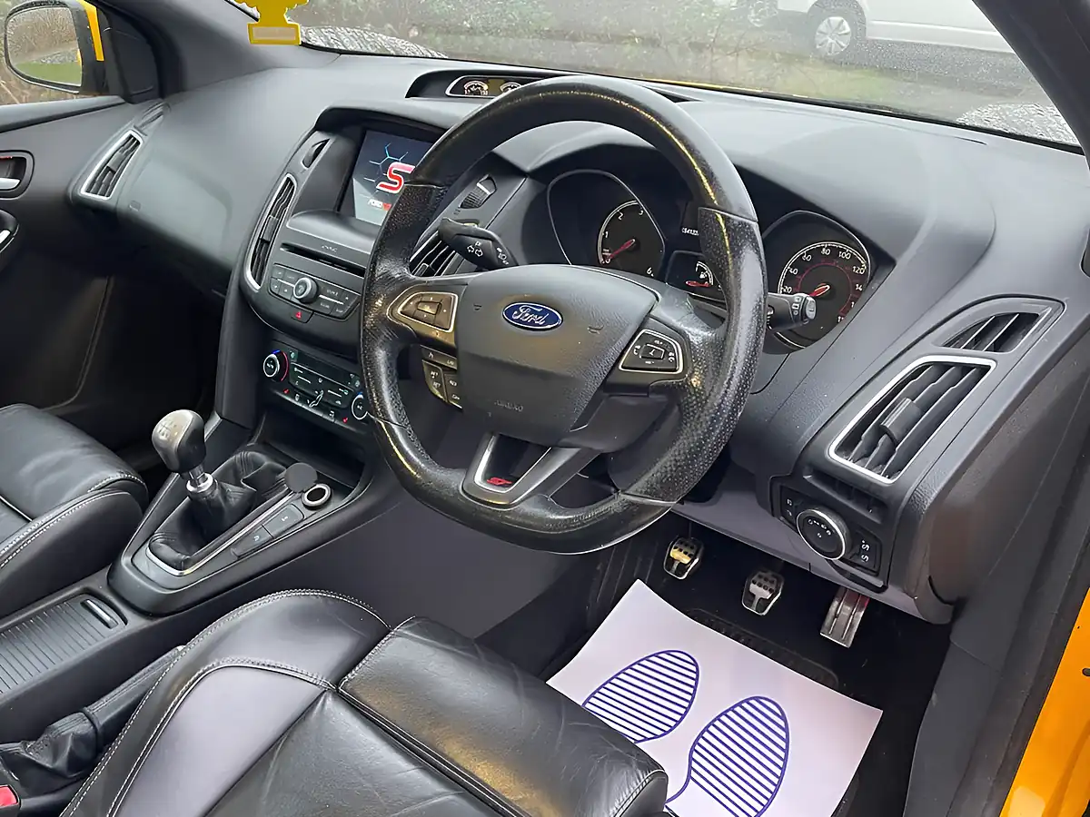 Used 2017 Ford Focus ST-3 Yellow - Interior and Exterior details 4