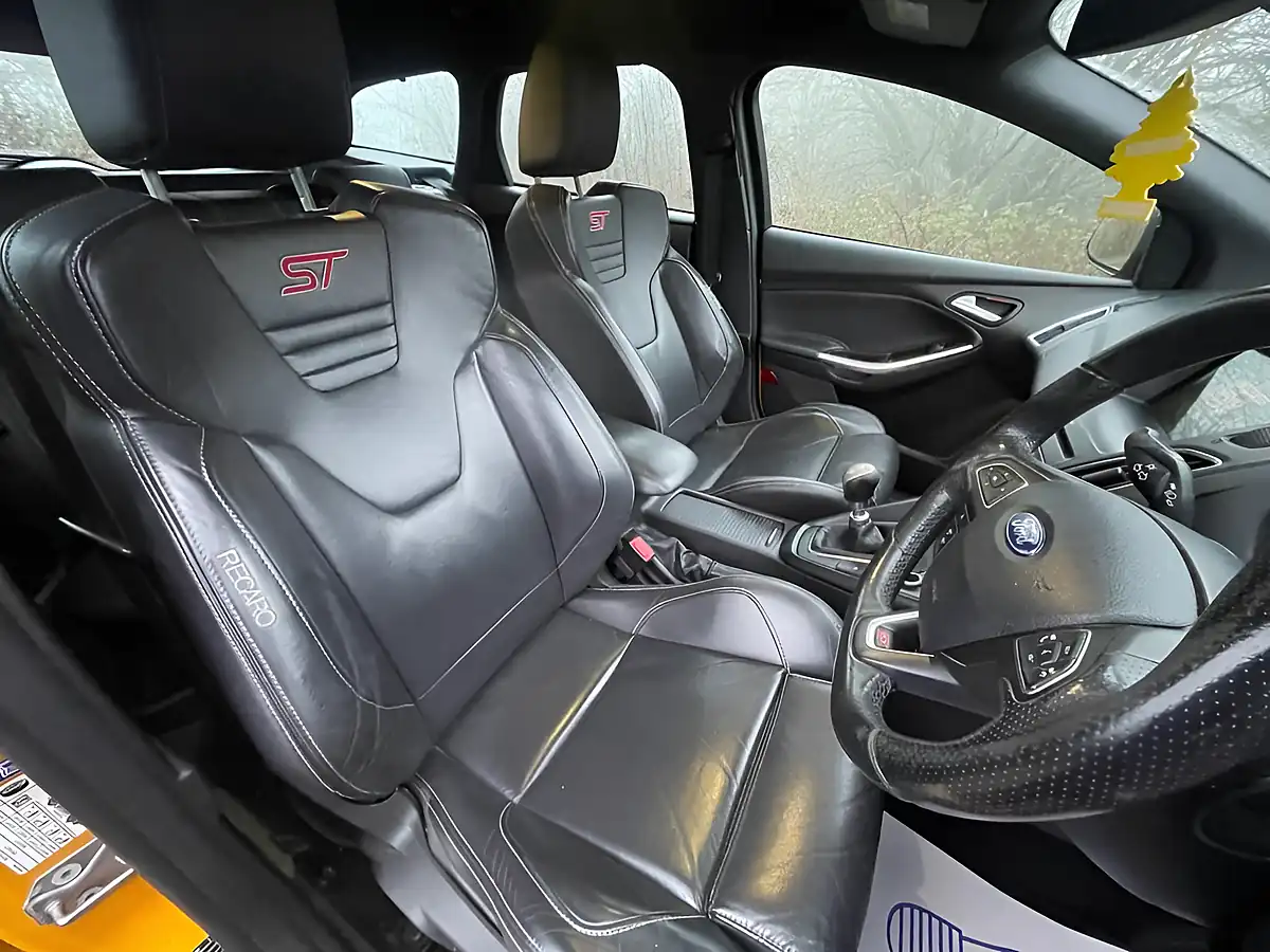 Used 2017 Ford Focus ST-3 Yellow - Interior and Exterior details 6