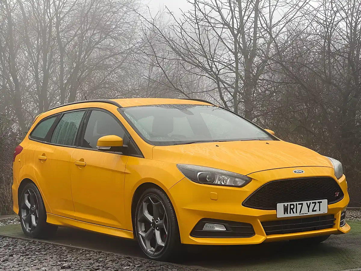 Used 2017 Ford Focus ST-3 Yellow - Interior and Exterior details 9