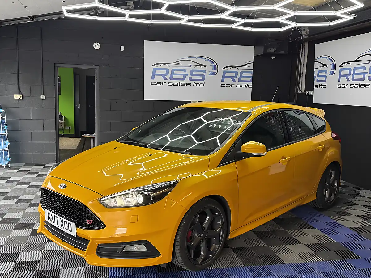 Used 2017 Ford Focus ST-3 Yellow - Interior and Exterior details 10