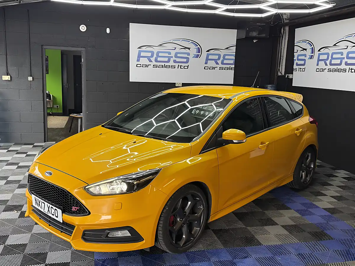 Used 2017 Ford Focus ST-3 Yellow - Interior and Exterior details 11