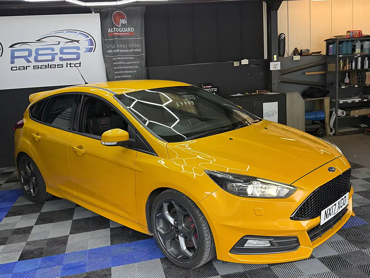 Used 2017 Ford Focus ST-3 Yellow - Interior and Exterior details 12