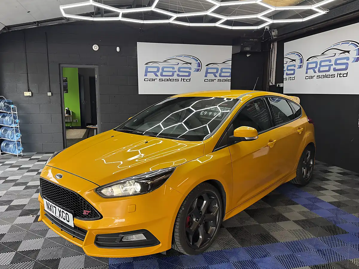 Used 2017 Ford Focus ST-3 Yellow - Interior and Exterior details 13