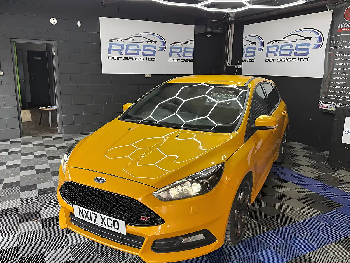 Used 2017 Ford Focus ST-3 Yellow - Interior and Exterior details 14