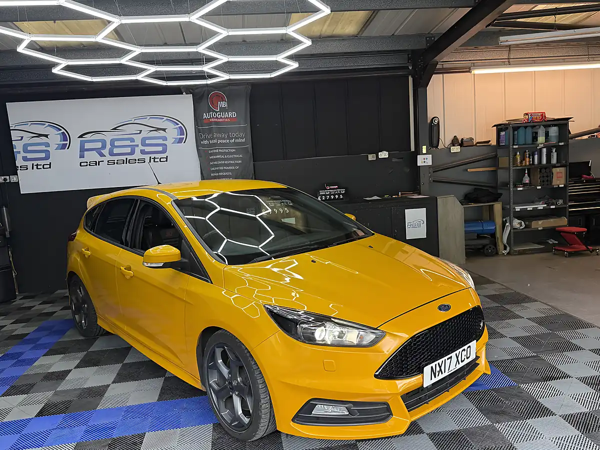Used 2017 Ford Focus ST-3 Yellow - Interior and Exterior details 15
