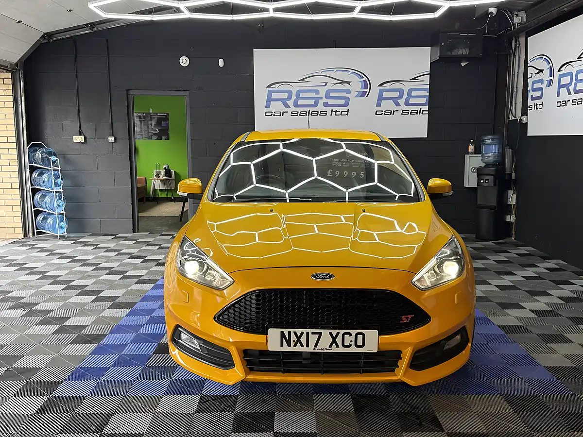 Used 2017 Ford Focus ST-3 Yellow - Interior and Exterior details 2
