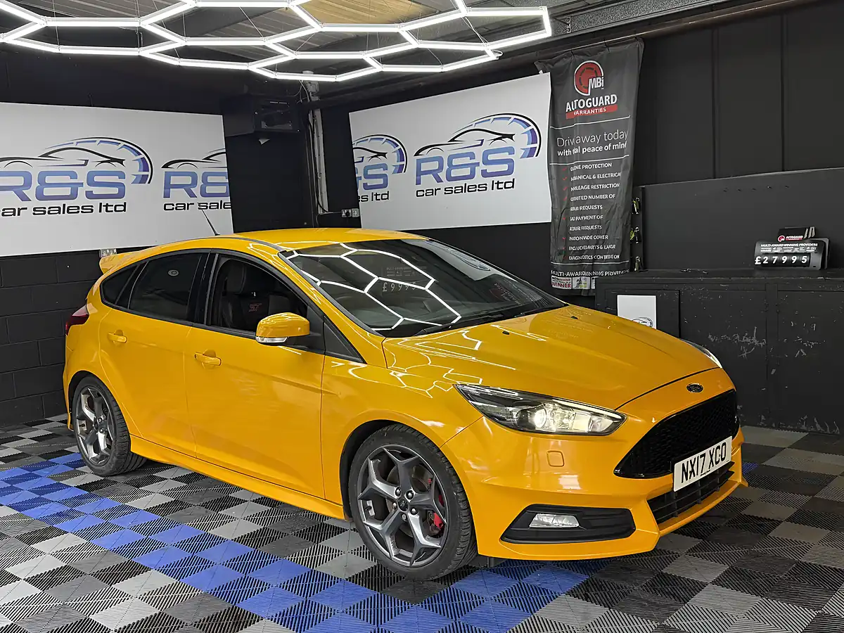 Used 2017 Ford Focus ST-3 Yellow - Interior and Exterior details 3